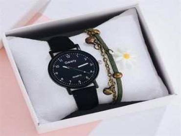  Bracelet Leather Strap+ Casual Ladies Watch 